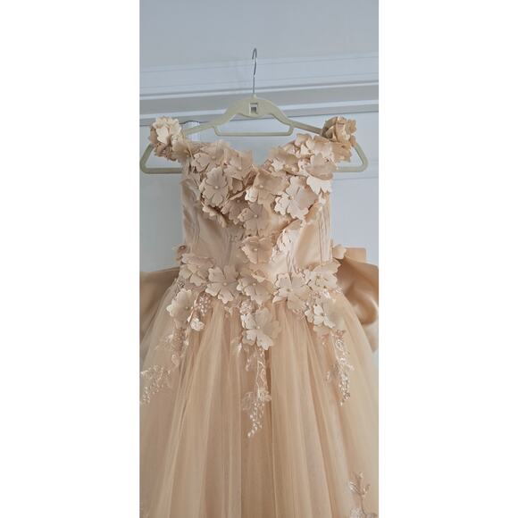 Champagne 3D Floral Quinceañera Ball Gown Lace Beaded Off Shoulder Dress Size 00 - Picture 4 of 6